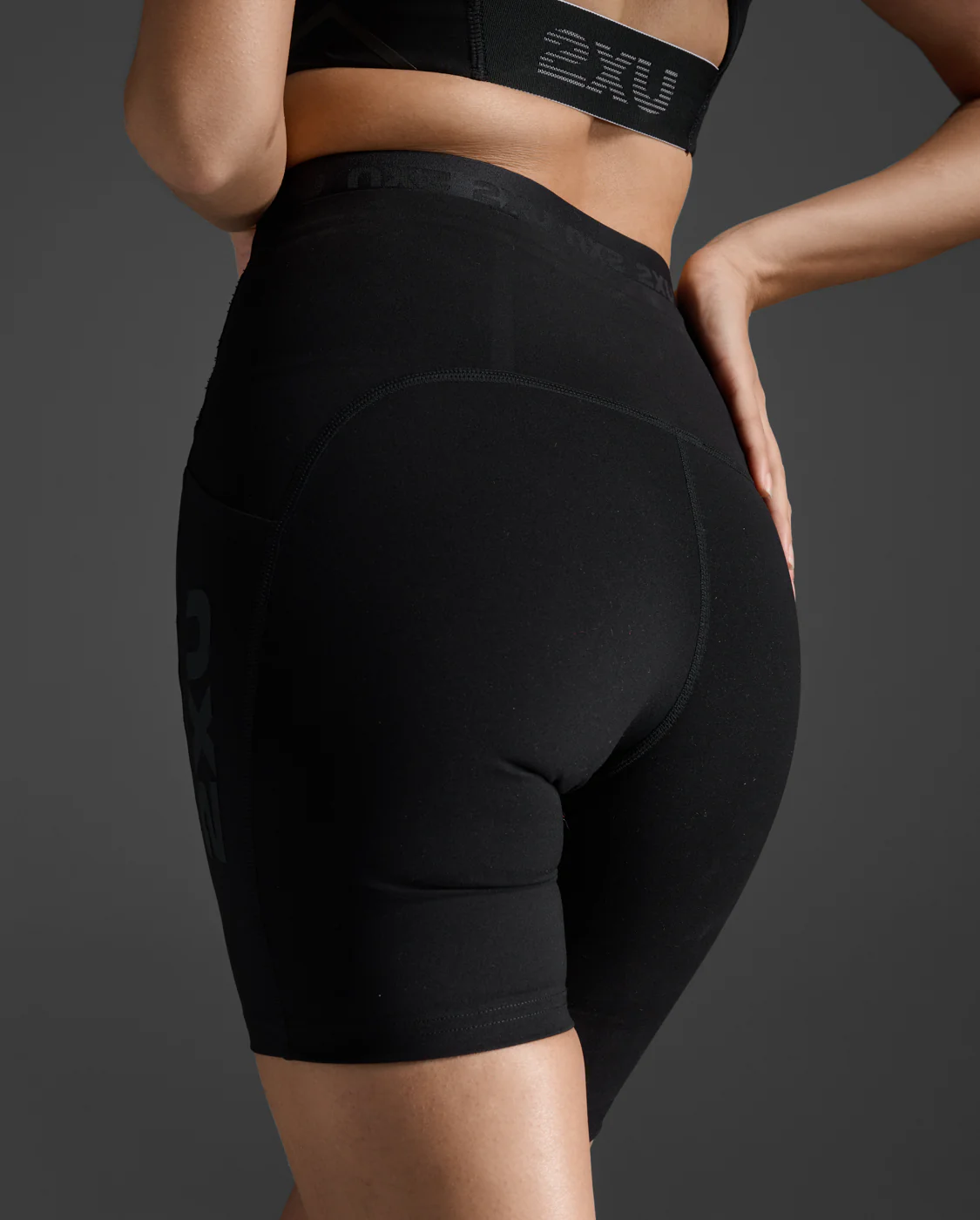 2XU Form Stash Hi-Rise 6" Compression Short with Pockets