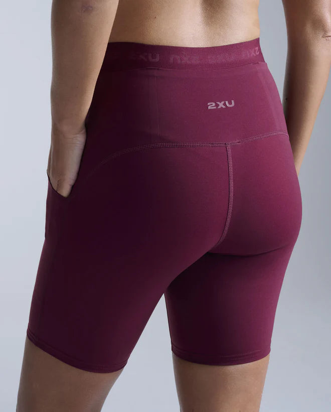 2XU Form Stash Hi-Rise 6" Compression Short with Pockets